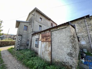 Rustico-Casale-Corte in Vendita ad Filattiera - 50000 Euro