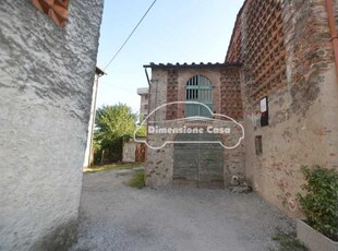 Rustico-Casale-Corte in Vendita ad Lucca - 40000 Euro