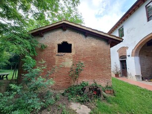 Rustico con giardino a Fauglia