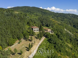 Splendida casa di lusso in pietra immersa tra le colline toscane