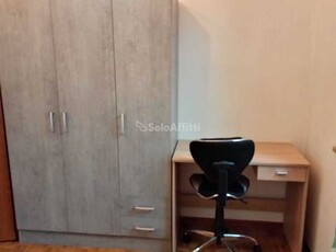 Stanza in Affitto a Modena, 300€, 95 m², arredato