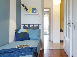 Stanza in affitto in appartamento con 4 camere da letto a San Salvario, Torino