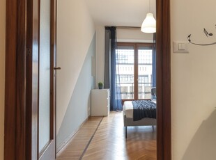 Stanza in affitto in appartamento con 6 camere da letto a Torino