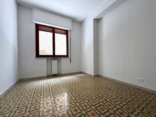 Trilocale in Affitto a Catanzaro, zona Centro storico, 450€, 90 m²