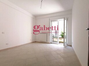 Trilocale in Vendita a L'Aquila, zona Centro storico, 160'000€, 78 m²