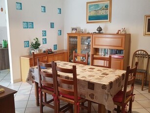 Trilocale in Vendita a Massa, zona Marina di Massa, 200'000€, 73 m², arredato