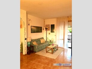 Trilocale in Vendita a Massa, zona Ricortola, 180'000€, 65 m², arredato, con Box