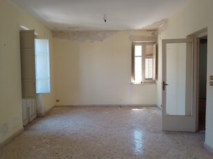 Trilocale in Vendita a Palermo, 85'000€, 130 m²