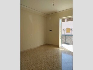 Trilocale in Vendita a Palermo, 95'000€, 72 m²