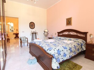 Trilocale in Vendita a Siracusa, zona Piazza Santa Lucia, 85'000€, 117 m²