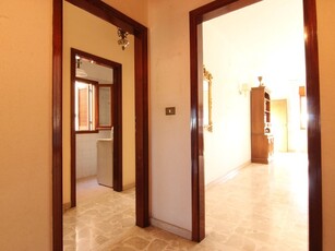 Trilocale in Vendita a Siracusa, zona viale Teracati, 135'000€, 140 m²