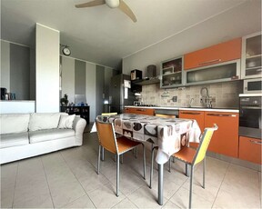 Trilocale in Via Madonnina, Verolengo, 1 bagno, garage, 85 m²