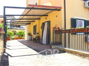 Trilocale in Viale Rieti, Palombara Sabina, 2 bagni, giardino privato