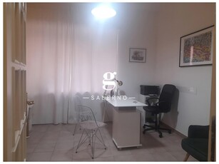 Ufficio in Affitto a Salerno, 1'000€, 70 m²