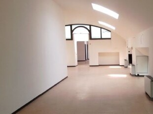 Ufficio / Studio in affitto a Prato