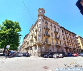 Via Palmieri, nell'isolato compreso tra via