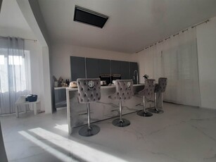 Villa a Pistoia, 7 locali, 3 bagni, giardino privato, 230 m²