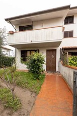 Villa a Schiera in Vendita ad Cascina - 319000 Euro