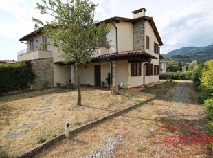 Villa Bifamiliare con giardino, Capannori marlia