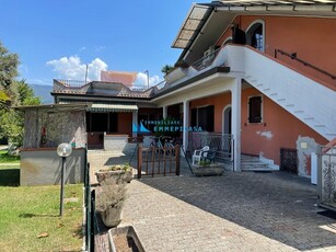 Villa bifamiliare in Vendita a Massa, zona Poveromo, 380'000€, 200 m², arredato