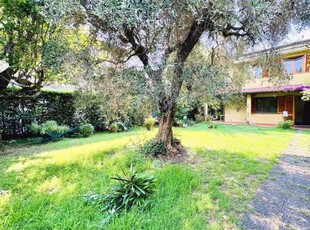 Villa Bifamiliare in Vendita ad Forte Dei Marmi - 550000 Euro