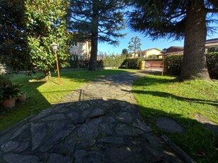 Villa Bifamiliare in Vendita ad Lucca - 350000 Euro