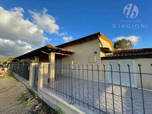 Villa Bifamiliare in Vendita ad Pietrasanta - 390000 Euro