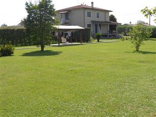 Villa in buono stato di 220 mq. a Marina Di Massa