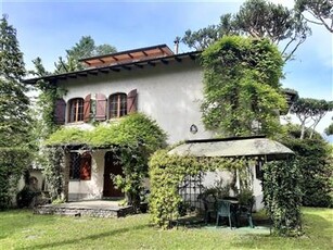 Villa in buono stato di 300 mq. a Poveromo