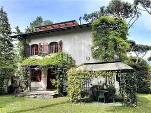 Villa in buono stato di 300 mq. a Poveromo