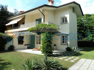 Villa in ottime condizioni in vendita a Forte Dei Marmi