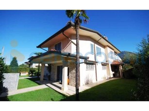 Villa in ottime condizioni, in vendita in Capezzano Pianore, Camaiore