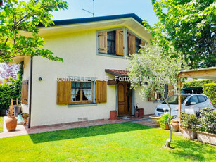 villa in vendita a Forte dei Marmi