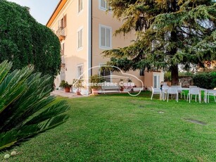 Villa in Vendita a Lucca, zona Picciorana, 900'000€, 375 m²