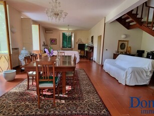 Villa in Vendita a Massa, zona Poveromo, 1'200'000€, 300 m²