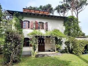 Villa in Vendita a Massa, zona Poveromo, 1'200'000€, 300 m², arredato