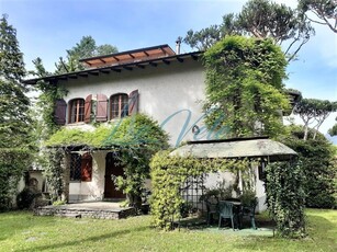 Villa in Vendita a Massa, zona Poveromo, 1'200'000€, 300 m², arredato