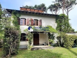 Villa in Vendita a Massa, zona Poveromo, 1'200'000€, 300 m², arredato