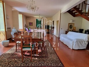 Villa in Vendita a Massa, zona Poveromo, 1'200'000€, 300 m²