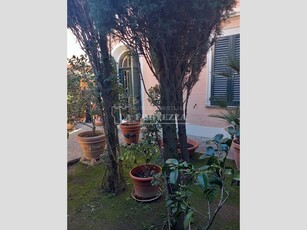 Villa in Vendita a Pisa, 600'000€, 230 m², con Box