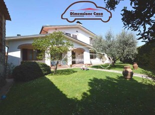 Villa in Vendita ad Capannori - 490000 Euro