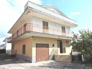 Villa in Vendita ad Carinola - 190000 Euro