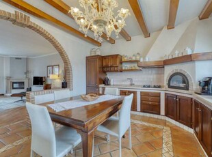 Villa in Vendita ad Due Carrare - 398000 Euro