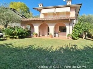 Villa in Vendita ad Forte Dei Marmi - 2500000 Euro