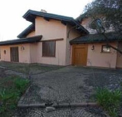 Villa in Vendita ad Limido Comasco - 605000 Euro