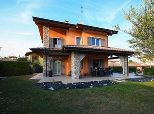 Villa in Vendita ad Moniga del Garda - 699000 Euro