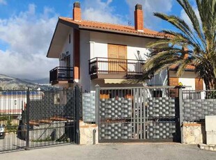 Villa in Vendita ad Palermo - 220000 Euro