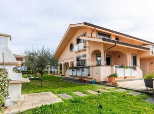 Villa in Vendita ad Roma - 590000 Euro