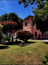 Villa in Vendita ad Sarzana - 995000 Euro
