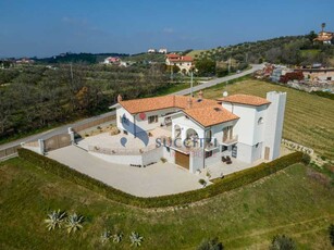 Villa in Vendita ad Tortoreto - 790000 Euro